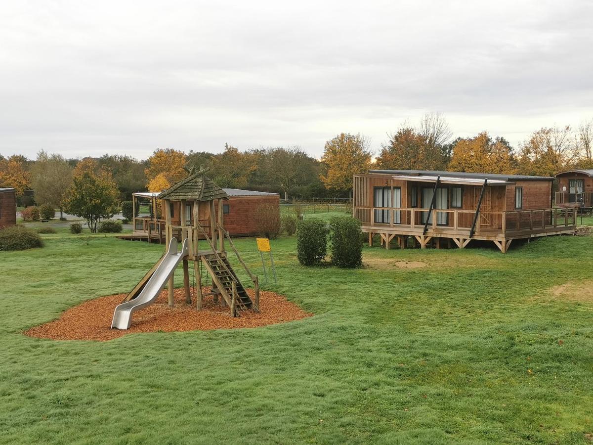 Le Village De Cottages - Le Pole Du Cheval Et De L'Ane Lignières المظهر الخارجي الصورة